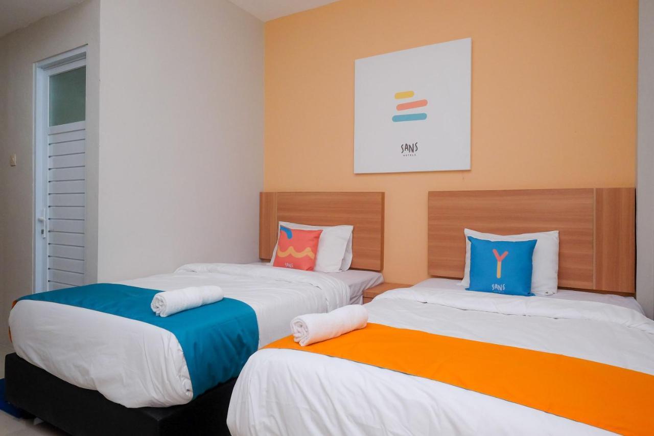 Sans Hotel Tiga Putri Semarang By Reddoorz Bagian luar foto