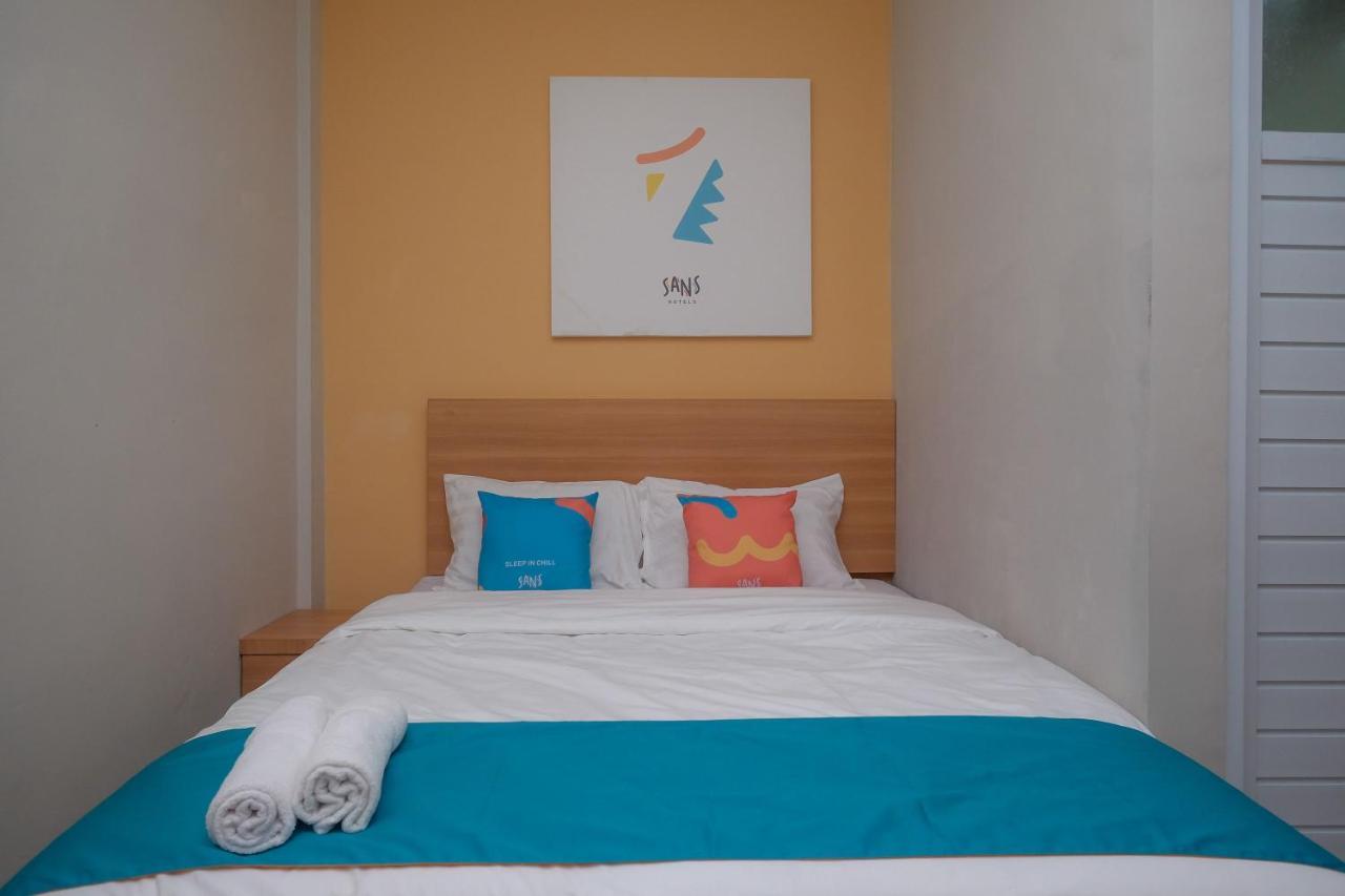 Sans Hotel Tiga Putri Semarang By Reddoorz Bagian luar foto