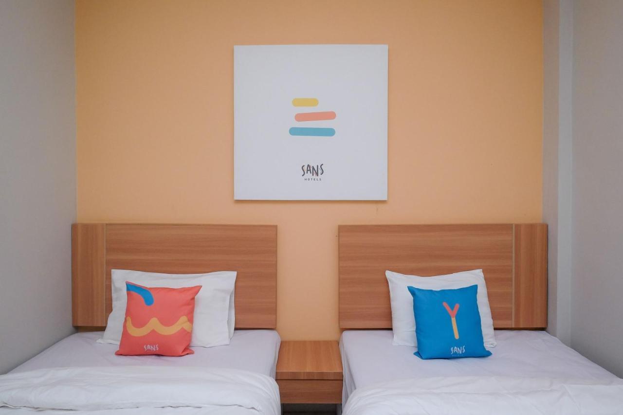 Sans Hotel Tiga Putri Semarang By Reddoorz Bagian luar foto