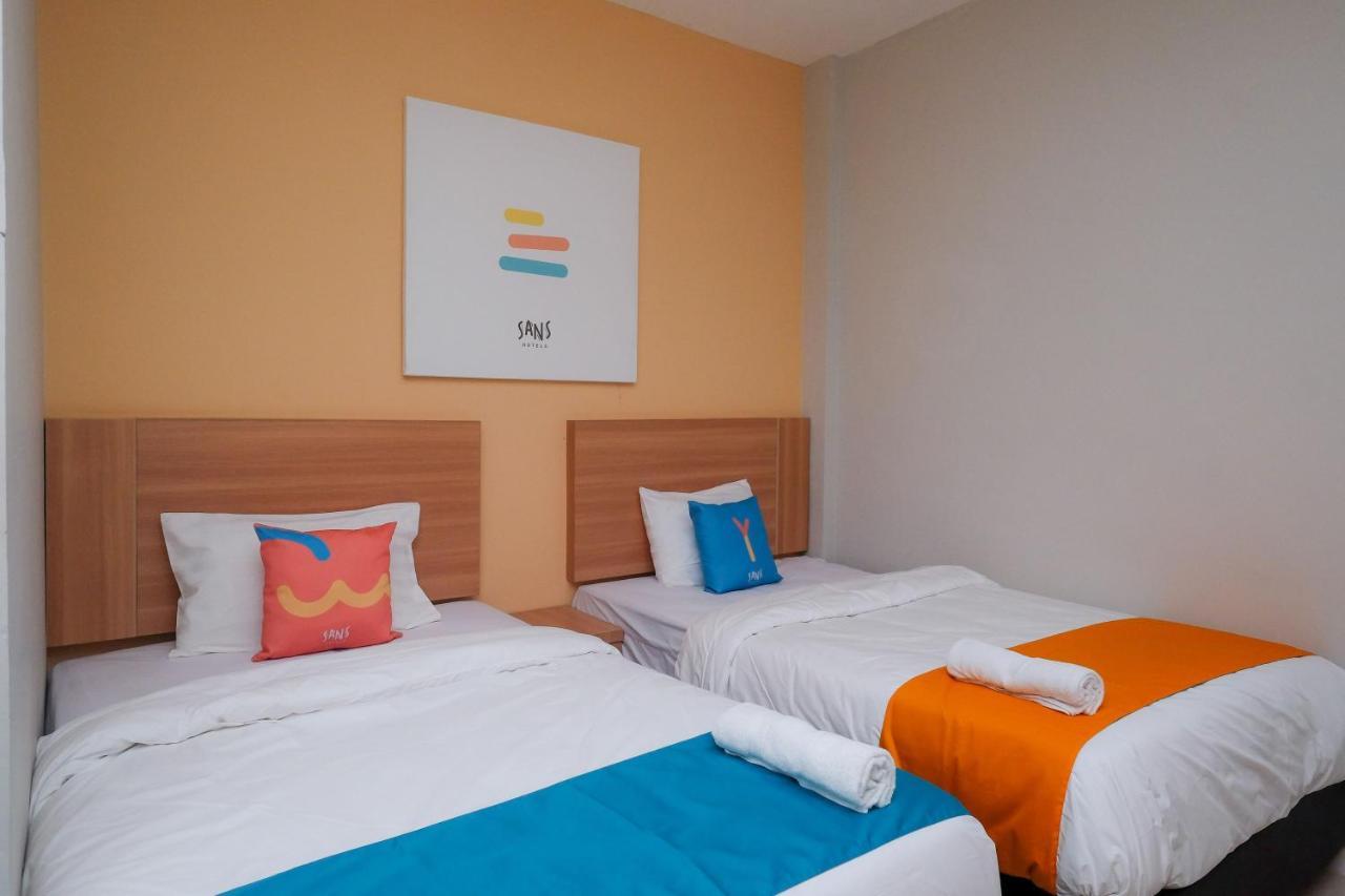 Sans Hotel Tiga Putri Semarang By Reddoorz Bagian luar foto