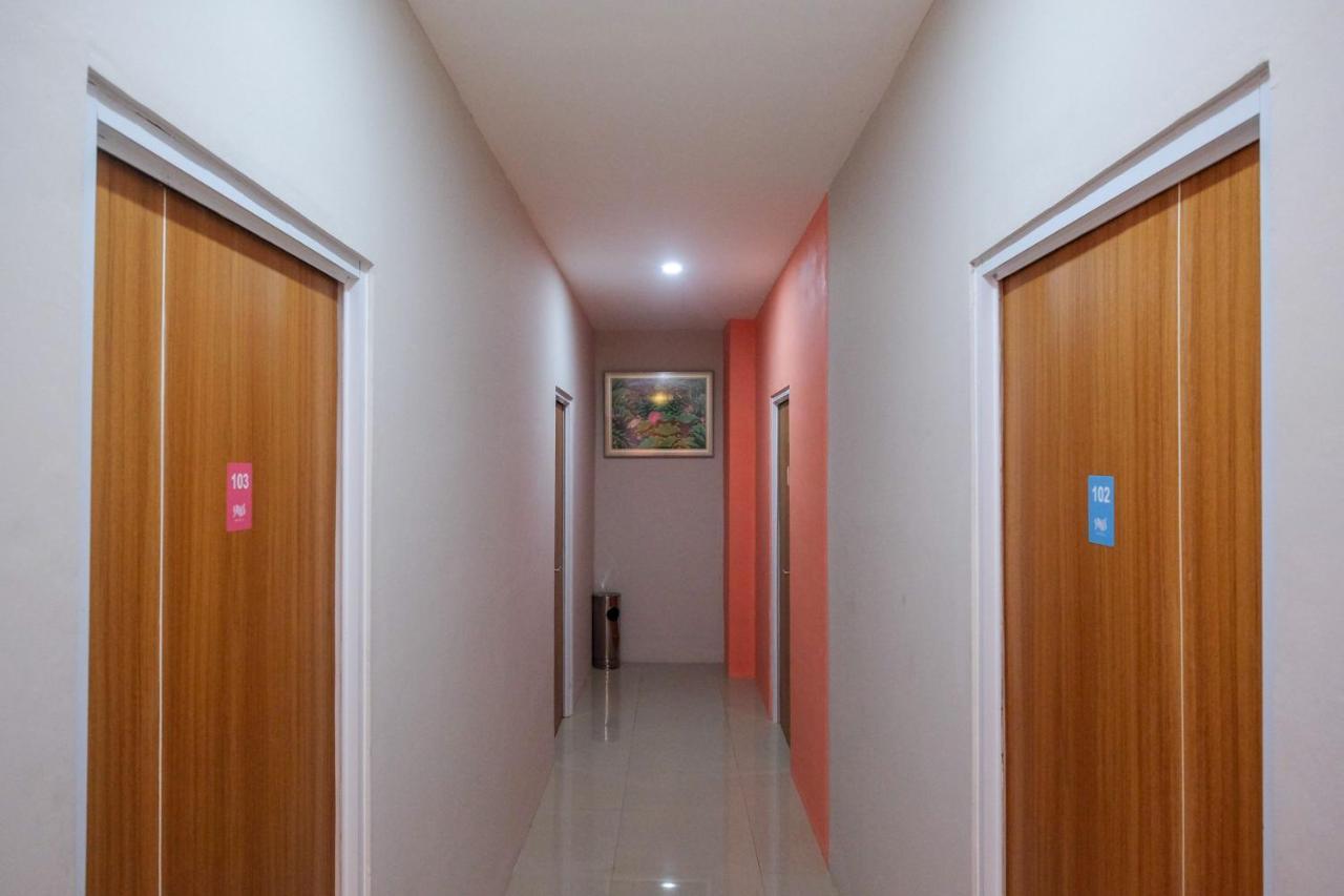 Sans Hotel Tiga Putri Semarang By Reddoorz Bagian luar foto