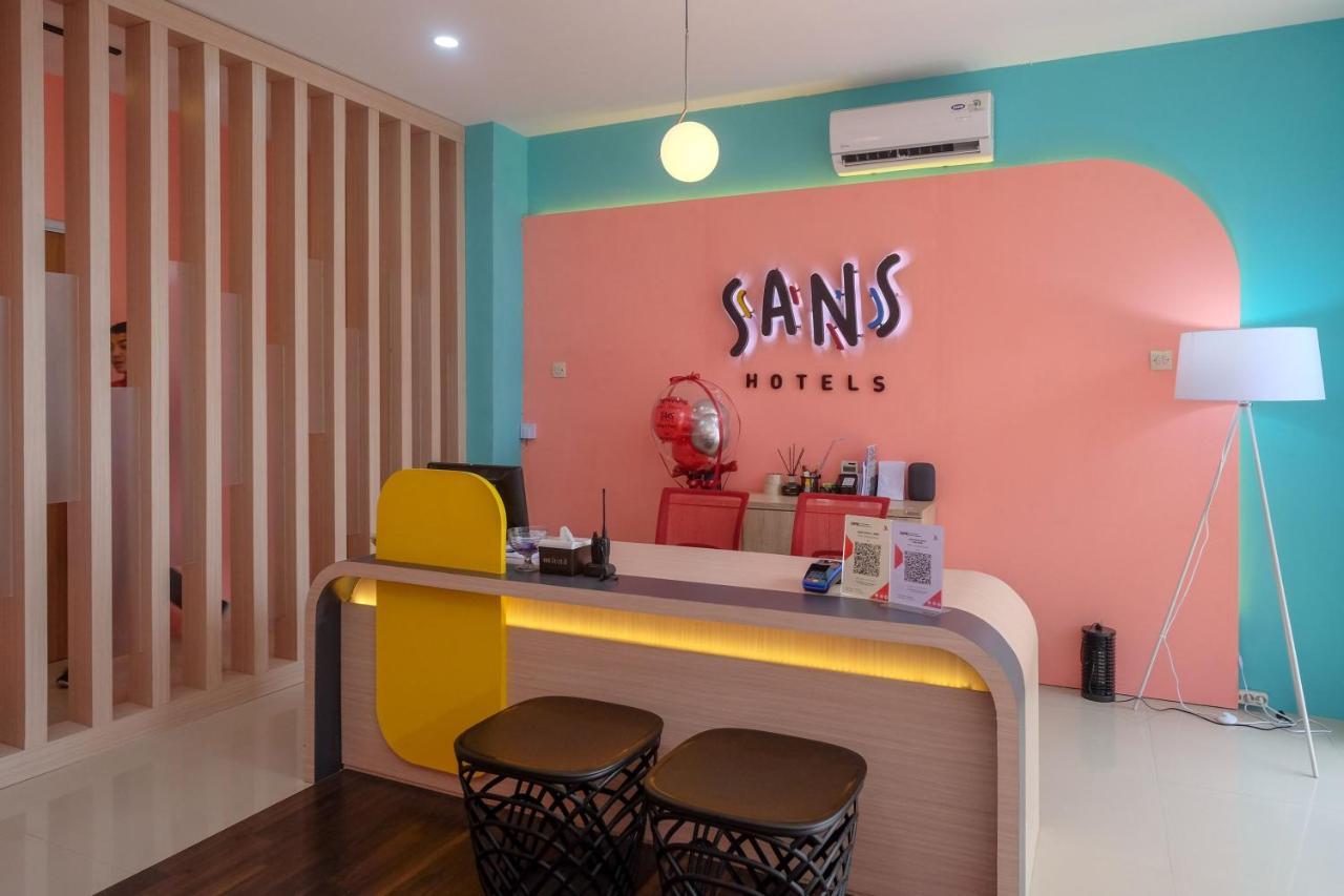 Sans Hotel Tiga Putri Semarang By Reddoorz Bagian luar foto