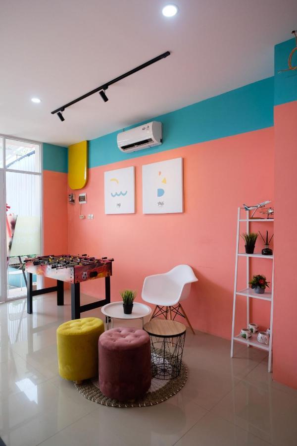 Sans Hotel Tiga Putri Semarang By Reddoorz Bagian luar foto