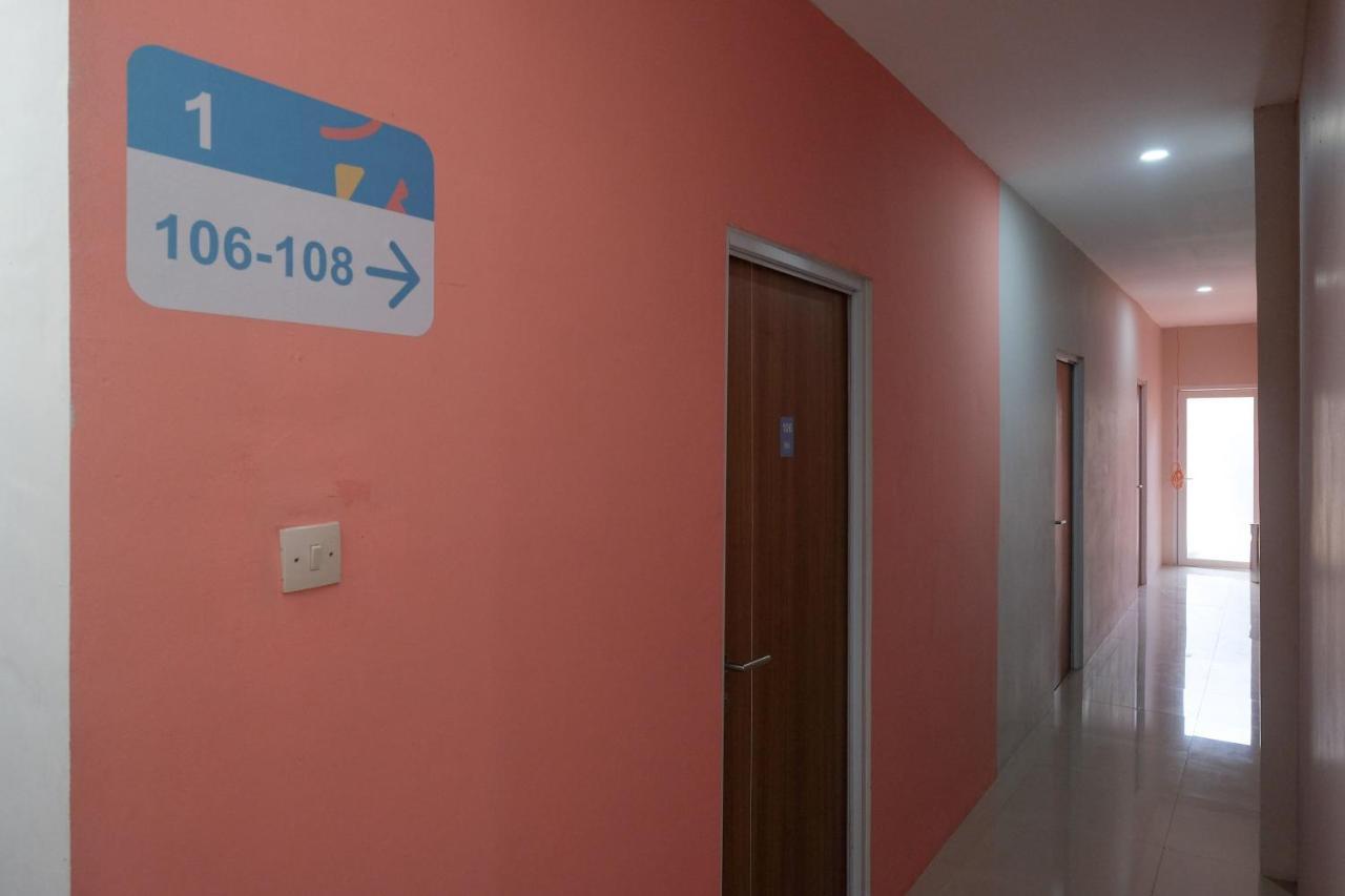 Sans Hotel Tiga Putri Semarang By Reddoorz Bagian luar foto